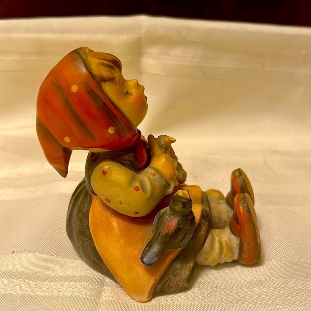⭐⭐RARE Hummel Figurine Happy Pastime Girl Singing Bird⭐⭐ - Picture 4 of 12